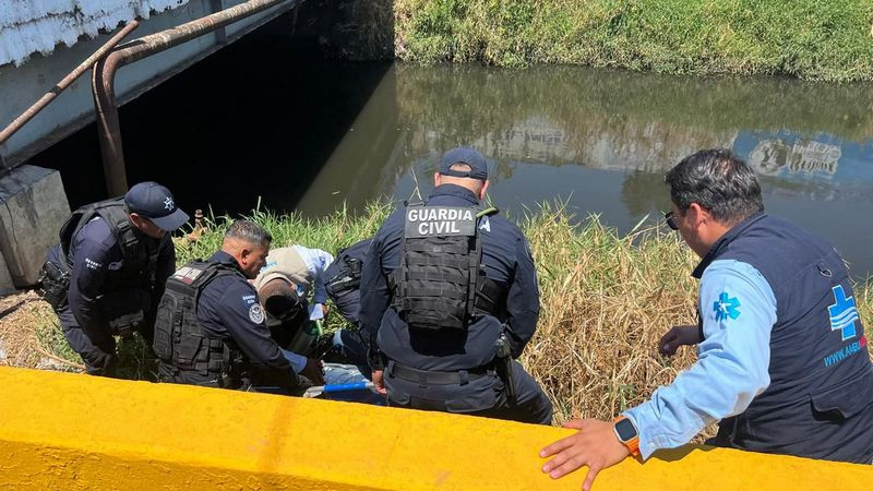 Choca motociclista contra patrulla en la Avenida Michoacán de Morelia 