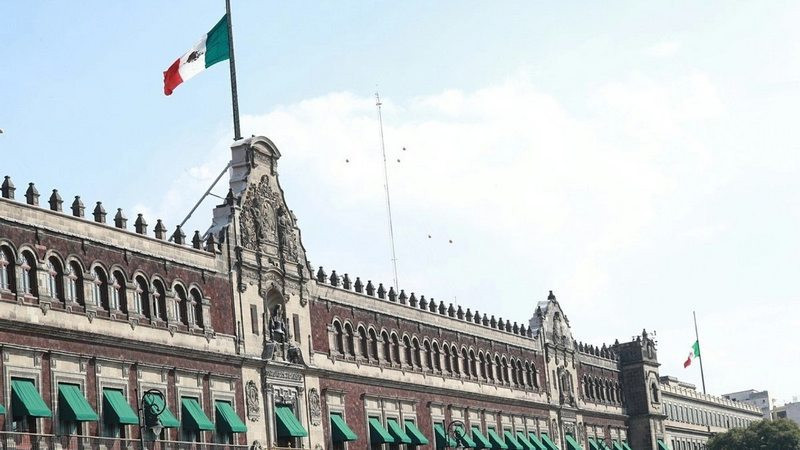 Diáloga Gobierno de México con representantes de gasolineras para mantener el precio y evitar aumentos en el combustible  