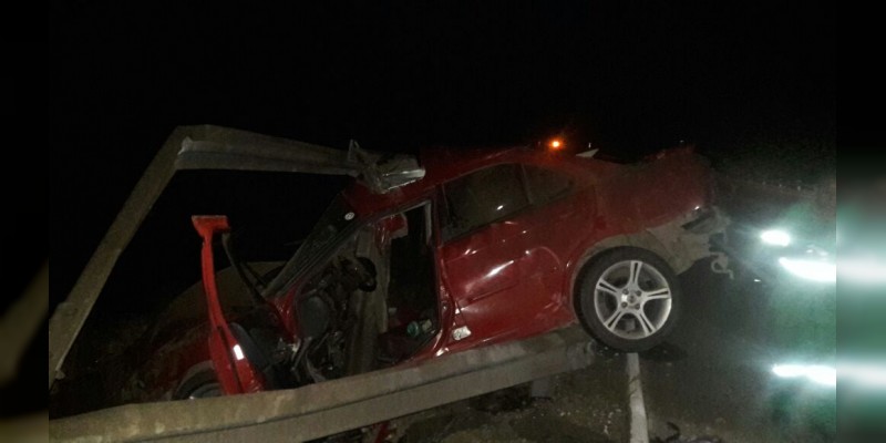 Aparatoso accidente en la Autopista Siglo XXI deja dos heridos - Foto 0 