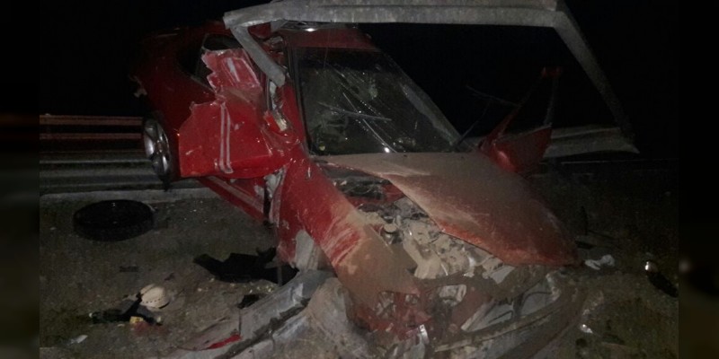 Aparatoso accidente en la Autopista Siglo XXI deja dos heridos - Foto 1 