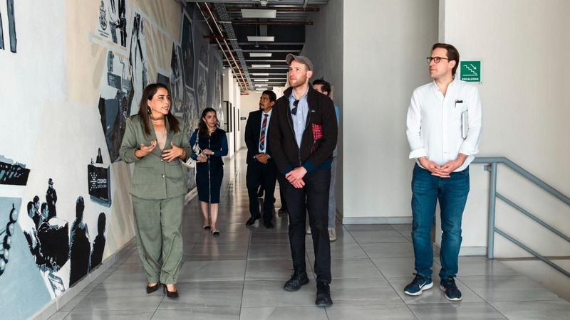 Representantes del Senado de los Estados Unidos de América visitan Servicios Periciales de la Fiscalía Querétaro 