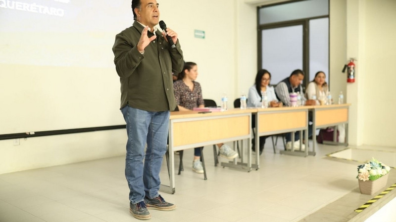 Presenta Luis Nava programas sociales a Colegio de Arquitectos de San Juan del Río 