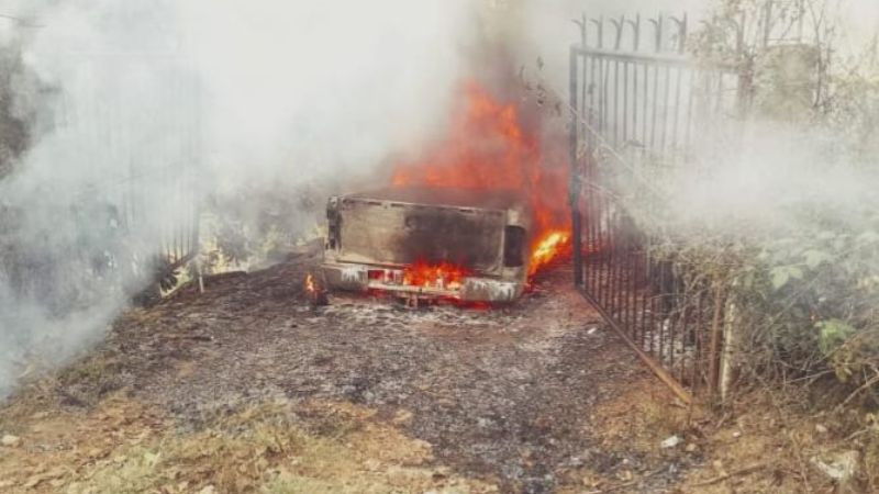 Localizan camioneta incendiada con una persona sin vida en Salvador Escalante 