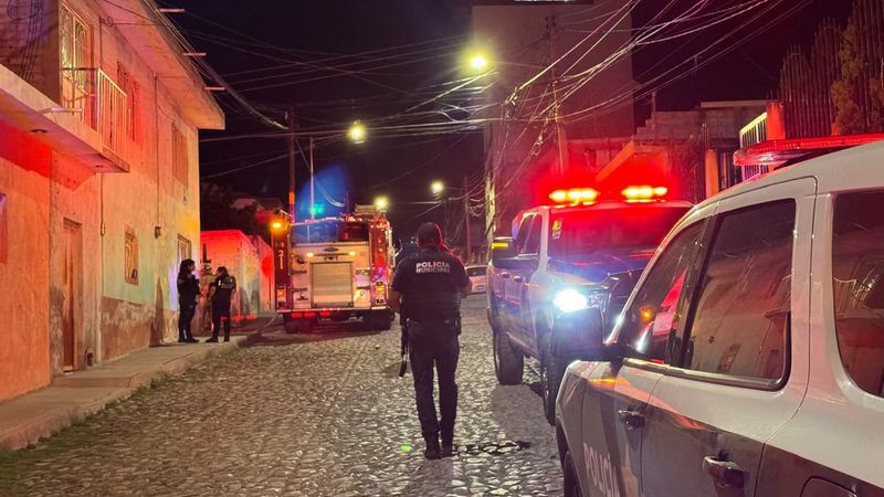 Homicidio de un menor termina en persecución y quema de un domicilio en Querétaro 