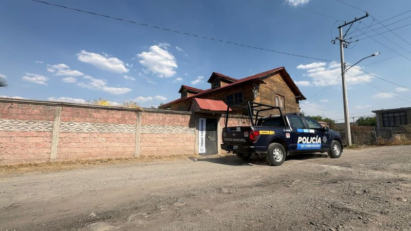 Llaman a proporcionar información para esclarecer el fallecimiento de cinco personas en una pelea de gallos clandestina en Querétaro. 