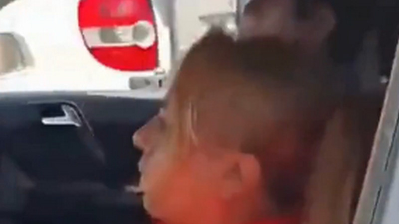 Joven carga combustible y huye sin pagar; madre encara a empleados en Pachuca 