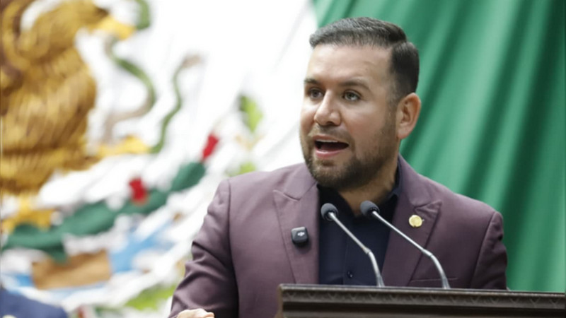 Propone Reyes Galindo agravar delitos contra docentes en Michoacán 