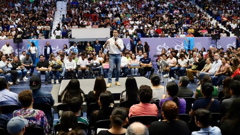 Impulsa programa de entrega de computadoras para jóvenes y emprendedores en Querétaro  