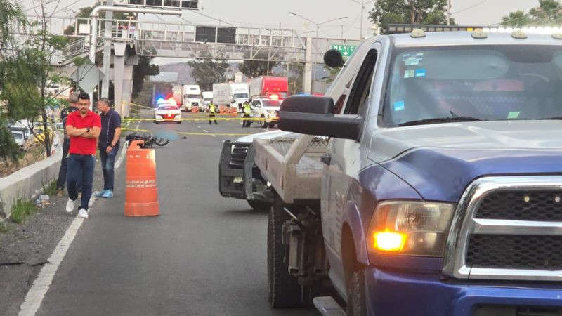 Motociclista pierde la vida, al ser arrollado en la autopista México- Querétaro 