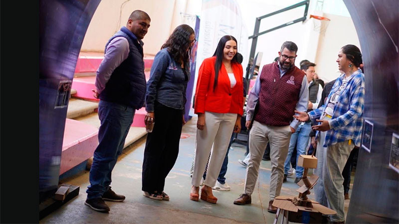 Asiste Adriana Campos al Encuentro Regional de Ciencia y Robótica en Pátzcuaro 