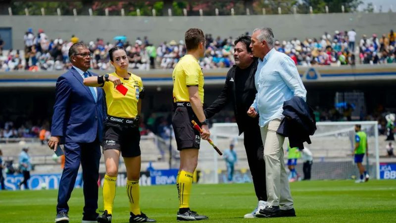 DT de Mazatlán, Sergio Bueno, es sancionado por comentarios hacia árbitra Katia Itzel 