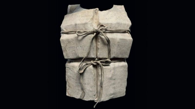 Chaleco salvavidas del Titanic se vende por más de 900 mil dólares en subasta 