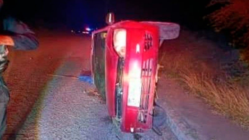 Volcadura deja a una persona sin vida y otra lesionada en la carretera 110 