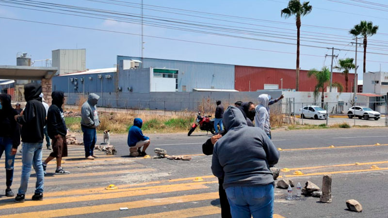 Bloqueo en la carretera Celaya–Juventino Rosas 