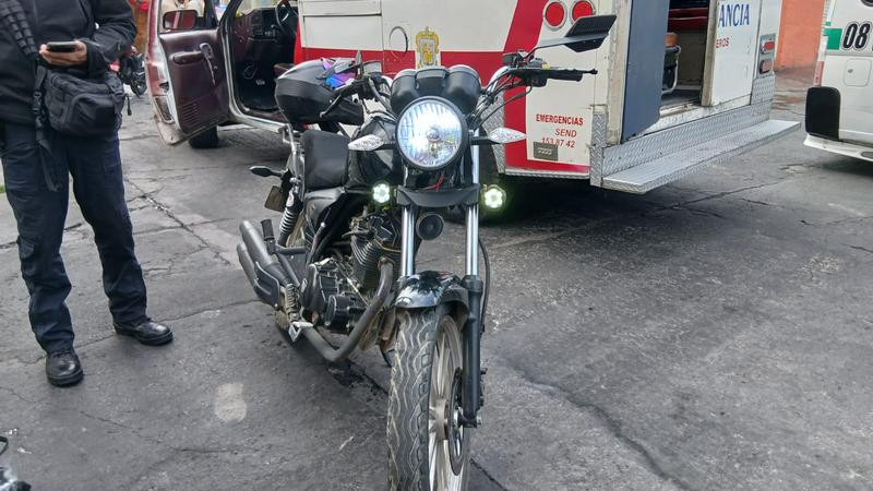 Se registra accidente de motocicleta en Zitácuaro, Michoacán; una mujer resultó lesionada 