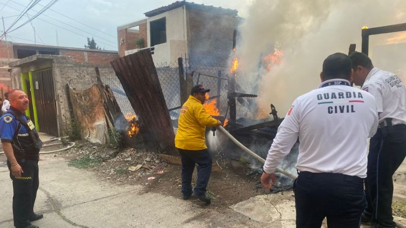 Incendio destruye dos viviendas en la colonia Niño Artillero, en Morelia 