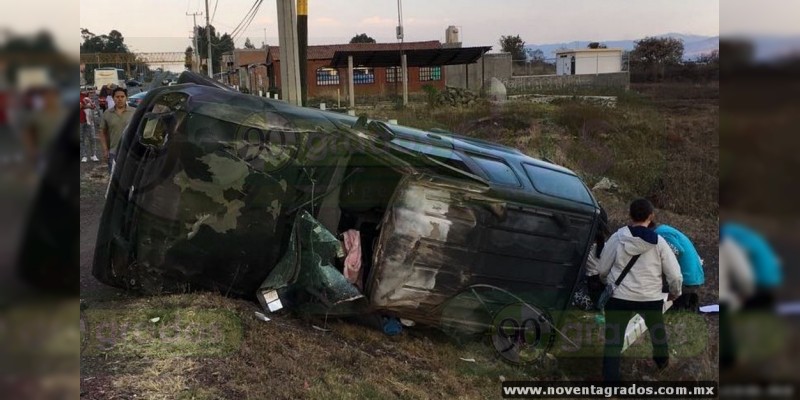 Chofer del servicio de transporte público ocasiona accidente en Morelia, hay 10 heridos  