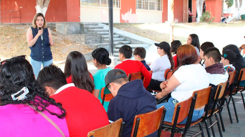 En telesecundaria de Cointzio, Brissa Arroyo hace énfasis en la  prevención de adicciones  