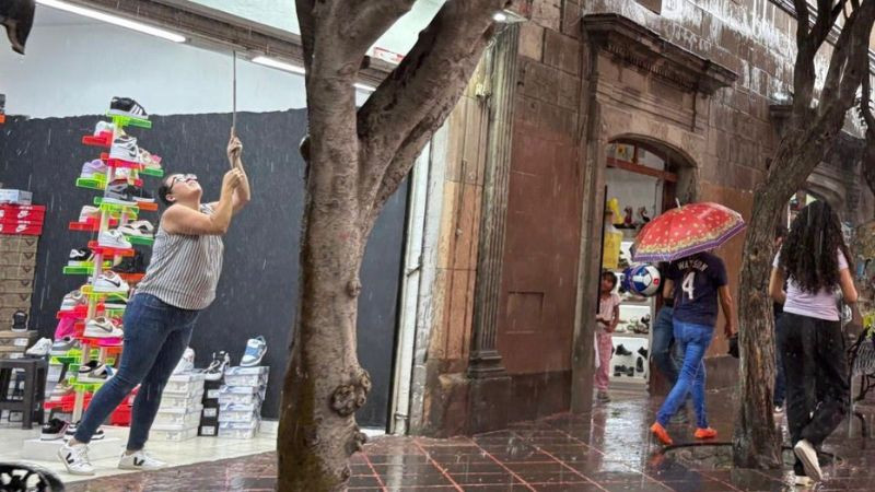 Lluvias afectan actividad comercial en el Centro Histórico de Querétaro 