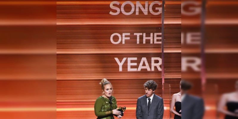 Adele y el extinto David Bowie, triunfadores de los Grammy 2017  - Foto 1 