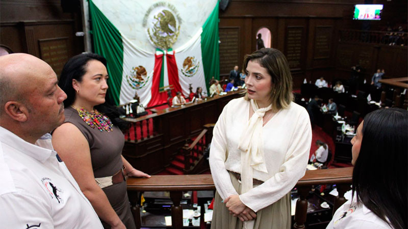 Plantea Brissa Arroyo proteger caballos bailadores y considerar esta actividad patrimonio cultural  