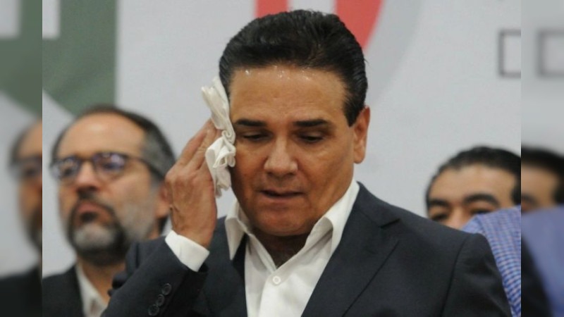 Amparo reabre disputa por firma de Silvano Aureoles Conejo; tribunal ordena revisar posible falsificación en caso millonario 