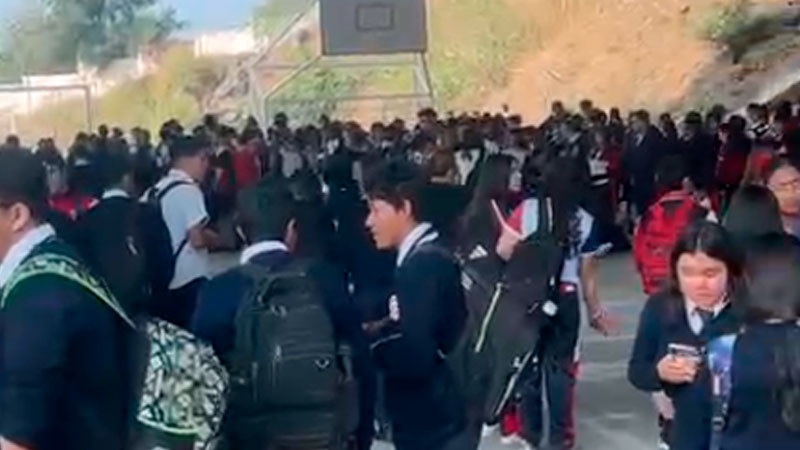 Hallan casquillos y amenazas en secundaria de Tarímbaro; padres denuncian omisión de la directora 