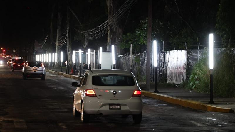 Entrega Alfonso Martínez nueva iluminación en la avenida Ventura Puente 