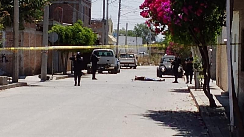 Queda hombre sin vida en Celaya, Guanajuato; a su lado había un arma de fuego