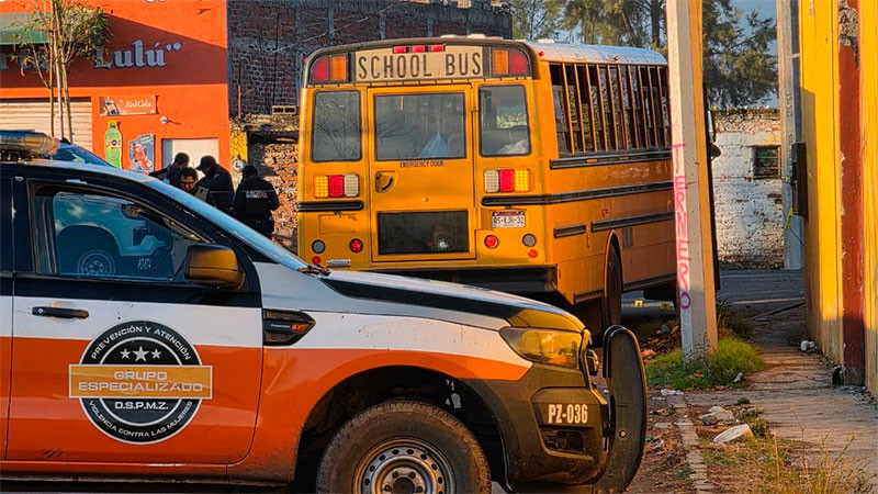Ultiman a chofer de camión de transporte de personal en la colonia La Libertad de Zamora, Michoacán; hay una herida  