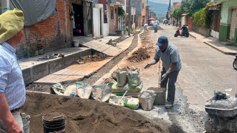 Arranca Alma Mireya González rehabilitación integral en las vialidades La Morera y Carlos A. Carrillo, tras casi 30 años de rezago en Quiroga, Michoacán 
