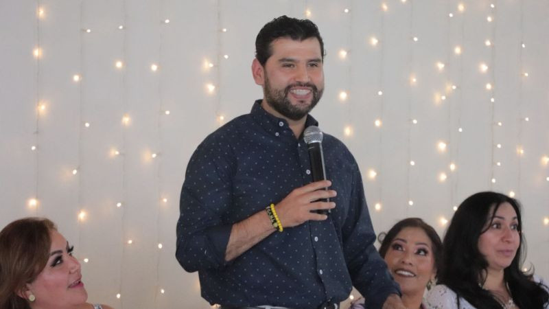 Octavio Ocampo reconoce y celebra a educadoras de Zitácuaro en su día 