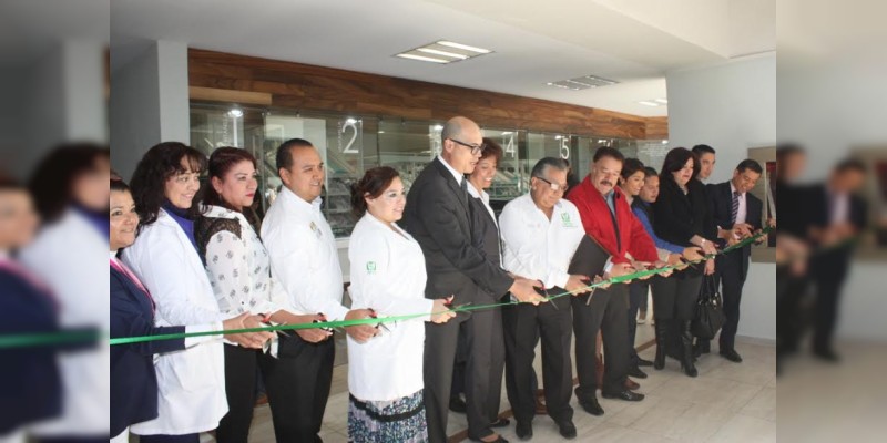 Se beneficia a más de 175  mil derechohabientes con nueva área de farmacia en la UMF 75 