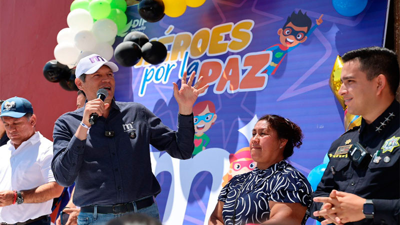 Lleva Alfonso Martínez alegría a niñas y niños de Teremendo con el Festival de la Niñez “Héroes por la Paz" 