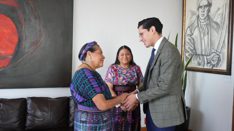 Rigoberta Menchú es designada alta consejera en política exterior de México 