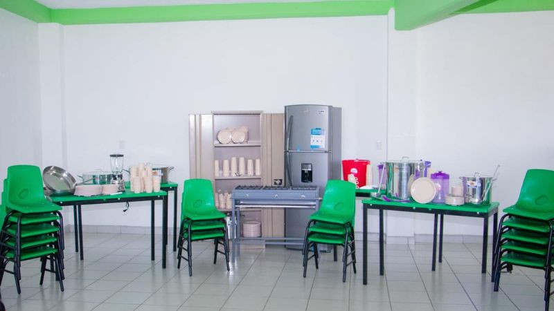 Alexis Velázquez lleva equipamiento a preescolar de Capacho 