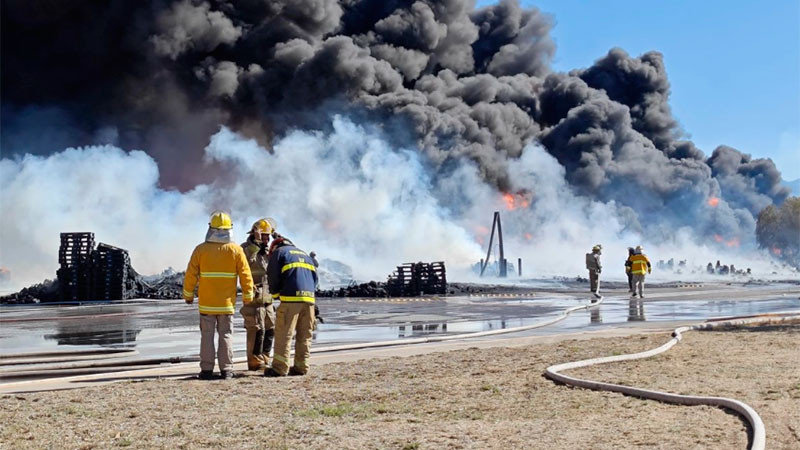 Se incendia empresa vidriera en San Luis Potosí; se evacuaron a decenas de trabajadores 