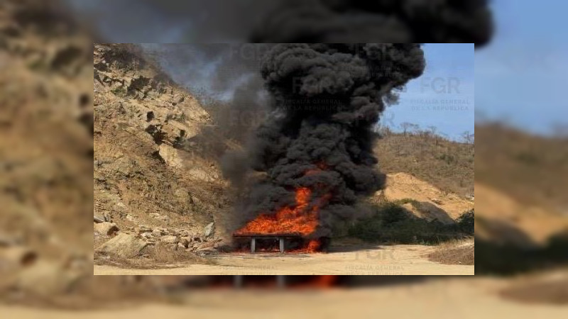 Fuego contra el crimen: FGR incinera estupefaciente valuado en cientos de millones de dólares en Guerrero 