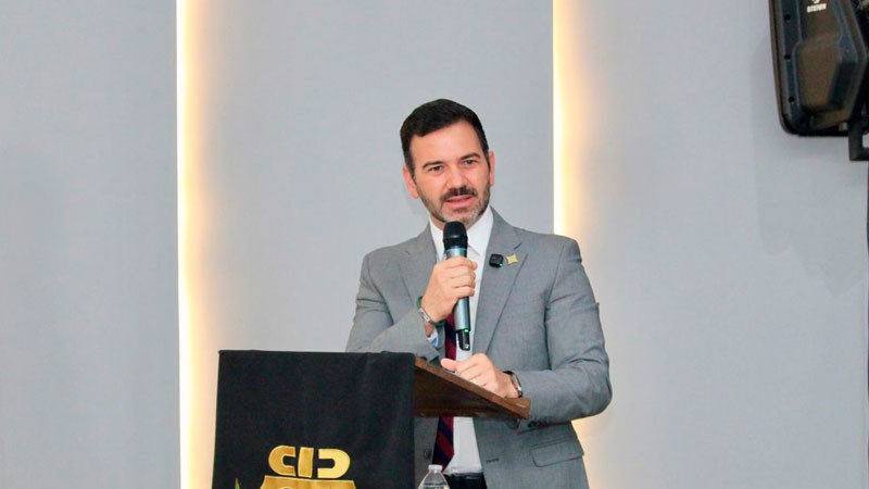 Yankel Benítez reconoce a ingenieros en 64 aniversario de su Colegio en Michoacán 
