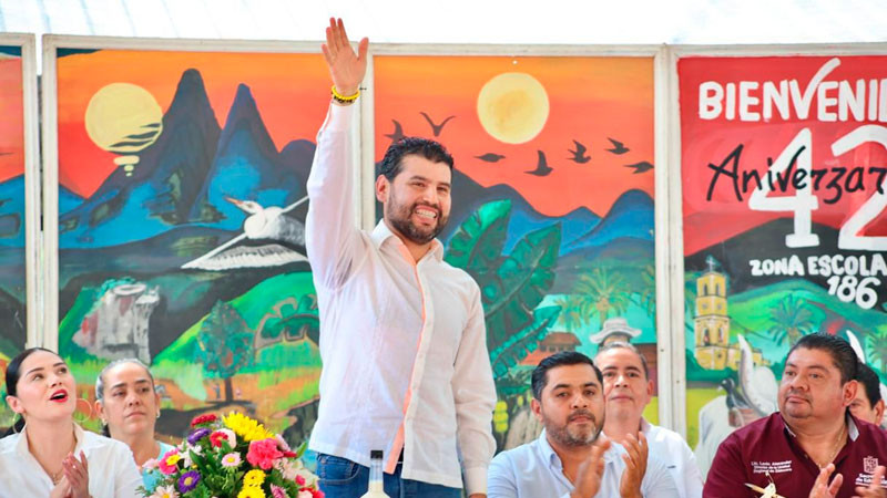 En encuentro con docentes de la región Oriente, Octavio Ocampo impulsa la construcción de paz desde la educación, la cultura y el deporte 