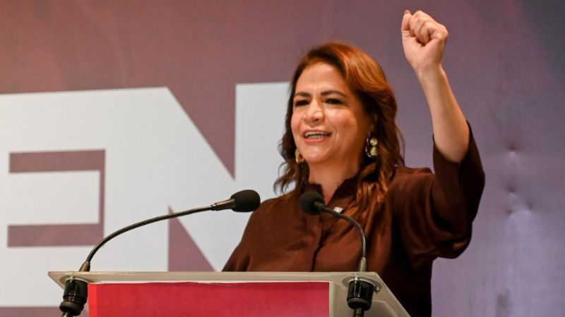 Respaldan fundadores de MORENA a Fabiola Alanís 