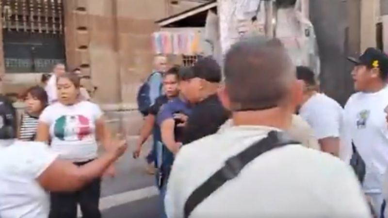 Riña entre comerciantes ambulantes deja un lesionado en el Centro de la CDMX 