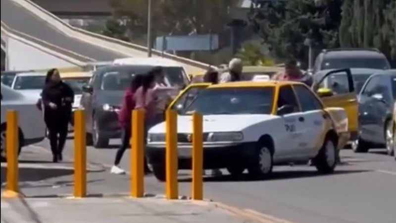 Riña entre automovilistas bravucones provoca caos vial al sur de Pachuca 
