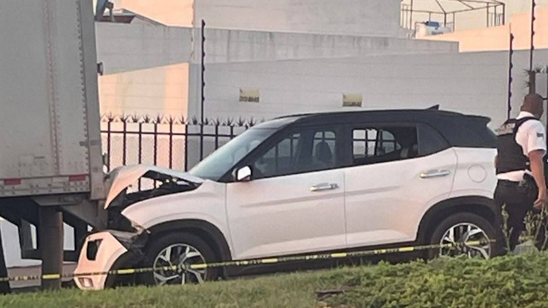 Pierde la vida al chocar contra un tráiler en Querétaro 