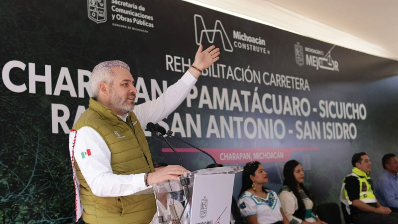 Con inversión 100% estatal, rehabilitados mil 900 km de la red carretera: Bedolla 