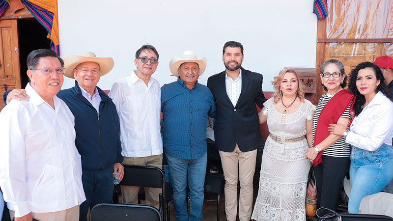 Octavio Ocampo acompaña celebración por el 170 aniversario de la elevación de Acuitzio como municipio 