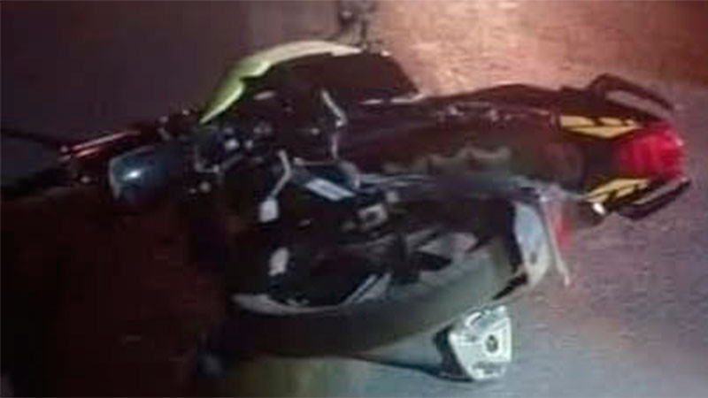 Fallece motociclista al caer de su vehículo por accidente en la colonia El Periodista de Uruapan, Michoacán 