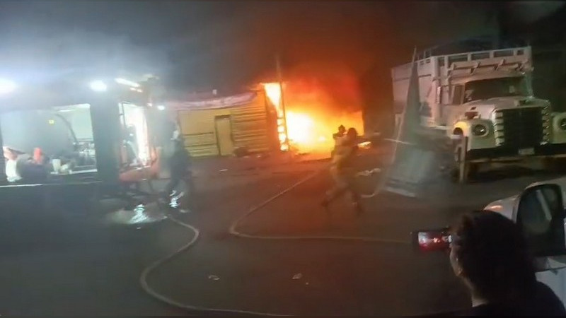 Ultiman a tiros a un hombre en Morelia, Michoacán; incendiaron su negocio de maquinitas