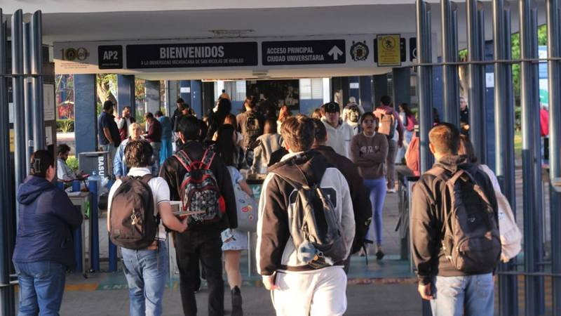 Docentes y estudiantes de la UMSNH regresan a clases presenciales 