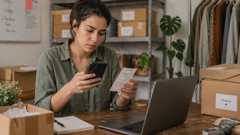 Comprobantes falsos disparan pérdidas en ventas por redes sociales en México 
